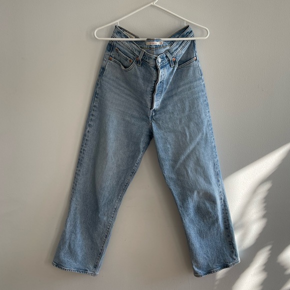 Levi’s rib cage straight ankle jeans from Aritzia - Picture 3 of 4